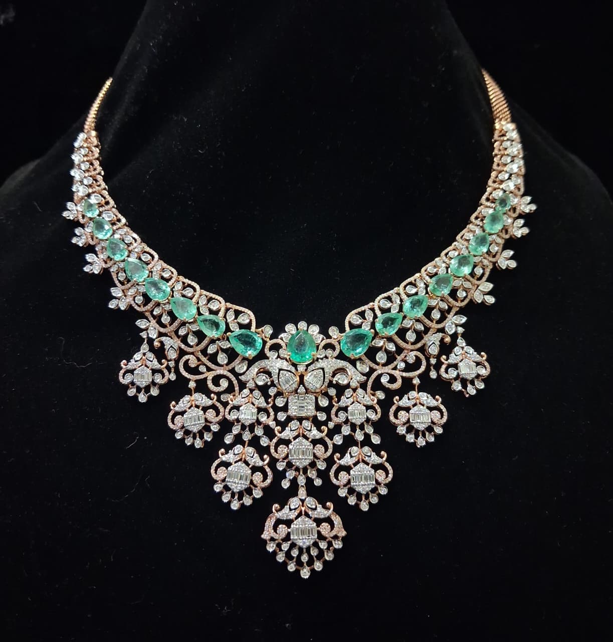 NECKLACE 51.85 gms